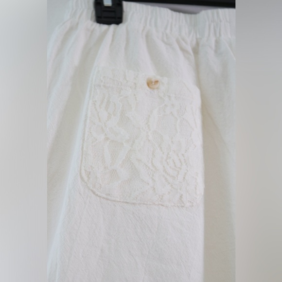 Women's White Ankle Pants with Relaxed Fit and Tapered Legs Sz M - Picture 4 of 6